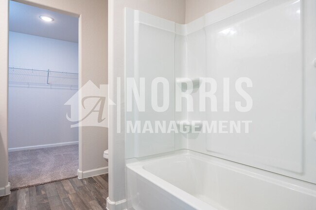Building Photo - MOVE-IN SPECIAL: Large Home in Coolidge