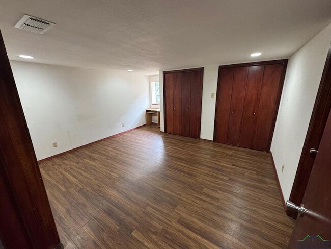 Building Photo - 268 Joy Ln