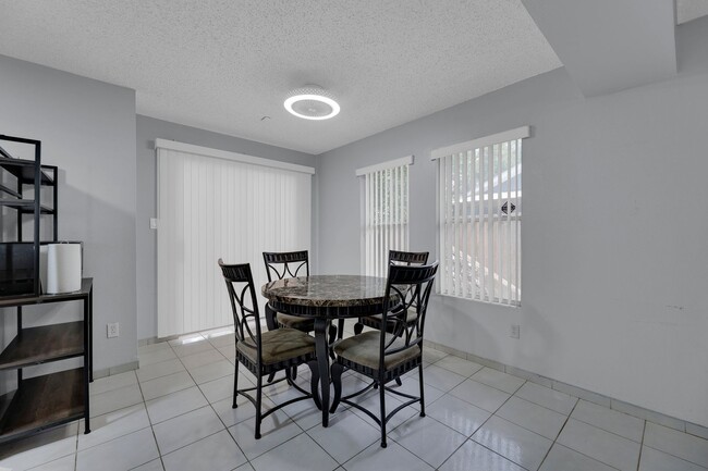 Building Photo - FULLY FURNISHED! ALL APPLIANCES INCLUDED!