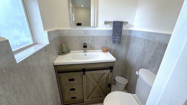 Building Photo - 507 Colfax Dr