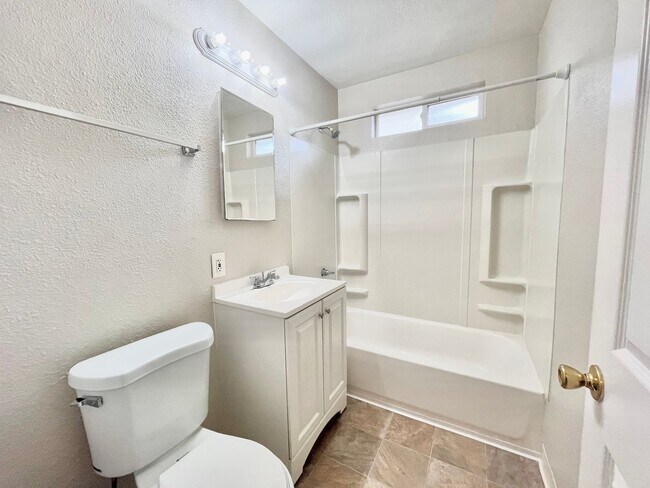 Building Photo - 1707-1709 Madrone Avenue