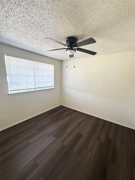 Building Photo - 1318 Bluffview Dr