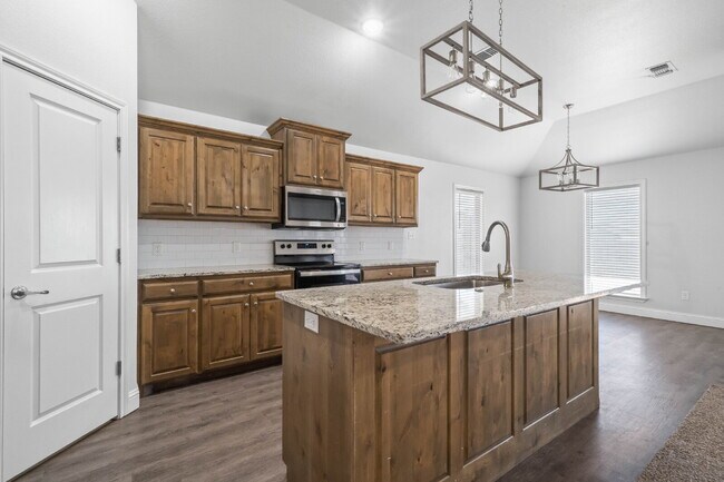Building Photo - Beautiful 3/2/2 in Frenship ISD