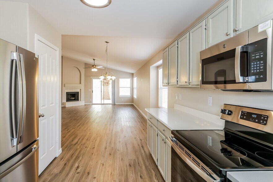 Building Photo - 2044 S Avoca Cir