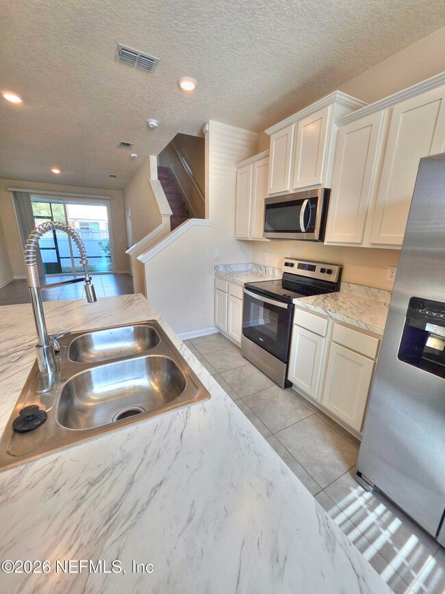 Building Photo - 3972 Vlg Vw Ln