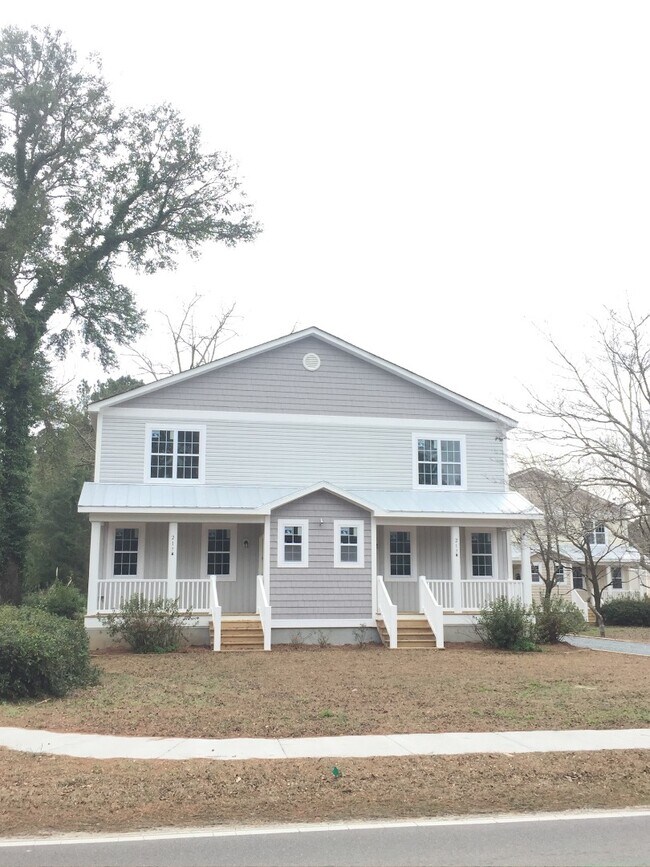 Building Photo - 3325B Dellpar Ln