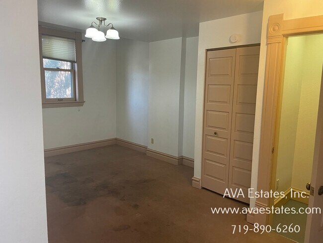 Building Photo - 407 W 11th St