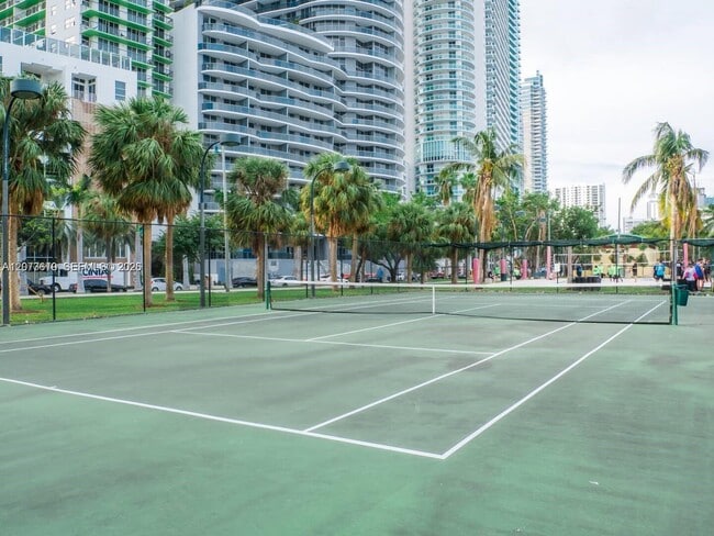 Building Photo - 1717 N Bayshore Dr