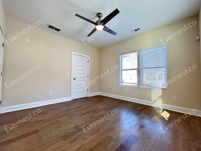 Building Photo - 998 Mayson Turner Rd NW