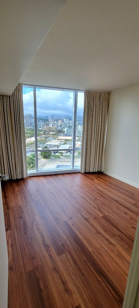 Building Photo - MOANA PACIFIC 2 BEDROOM! NEW WOOD FLOORS!