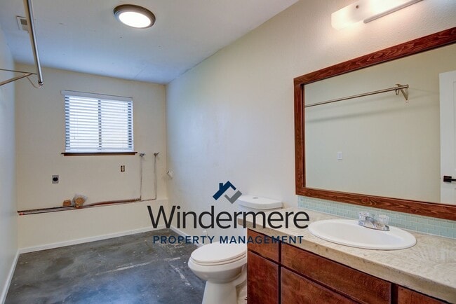 Building Photo - 3-bedroom, 2.5-bathroom With Private Beach Access