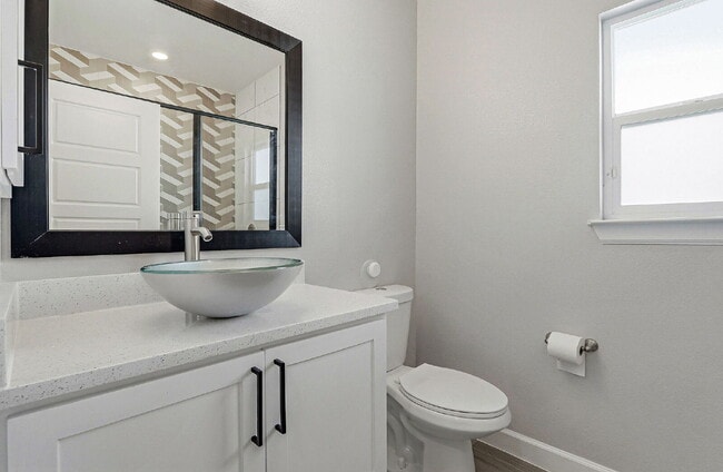 Building Photo - 3 bedroom with flex room available in Horizon City