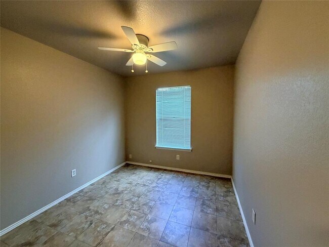 Building Photo - 2904 Whisper Oaks Ln