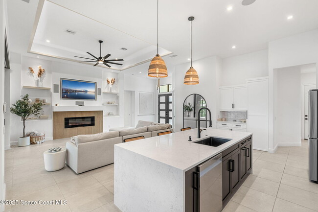 Building Photo - 8499 Serrano Cir