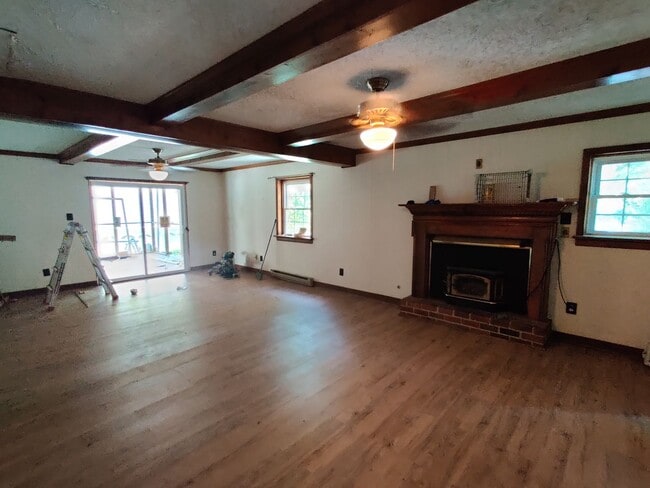 Building Photo - 4 bedroom home with large detached garage