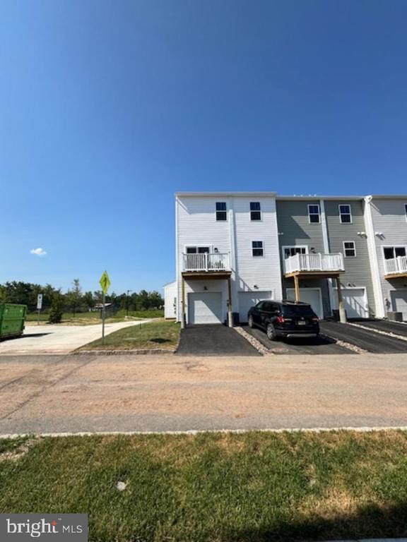 Building Photo - 701 Platinum Dr