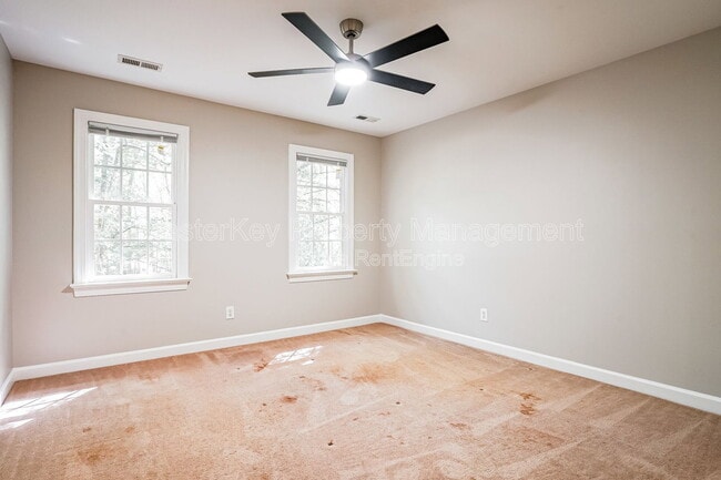 Building Photo - 2304 Knoll Ridge Ln