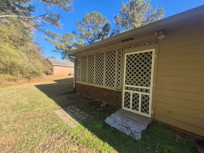 Building Photo - Updated & Move-In Ready 2BR Duplex in the Heart of Lawrenceville!