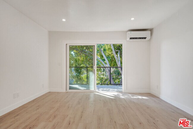 Building Photo - 9005 Cynthia St