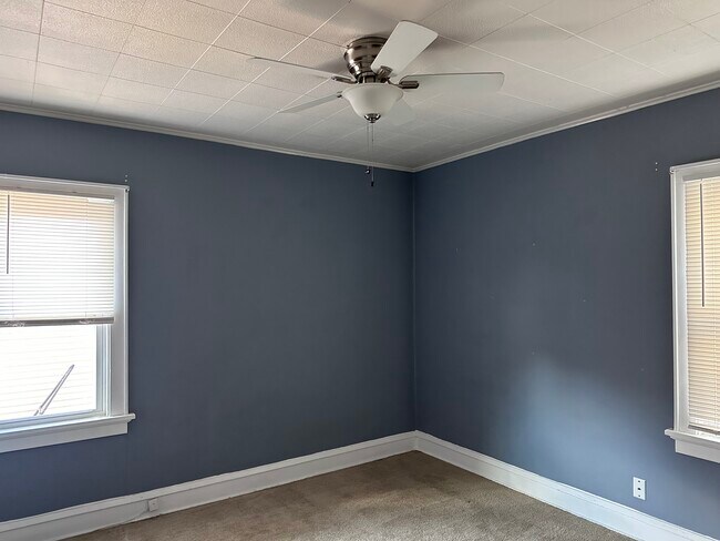 Building Photo - 3251 S Springfield Ave