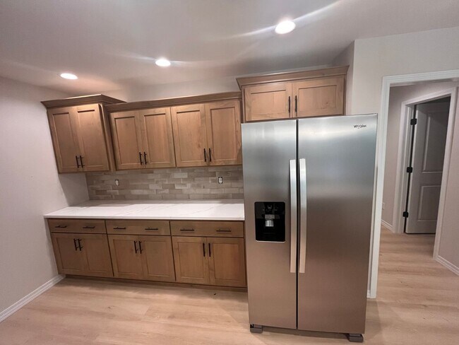 Building Photo - Beautiful, brand-new, 3-bedroom, 2-bath home in Nixa with a 3-car garage.