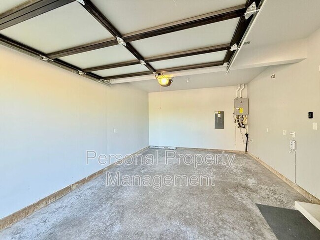 Building Photo - 11809 NE 108th St