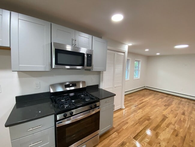 Building Photo - 215 Borden Ave