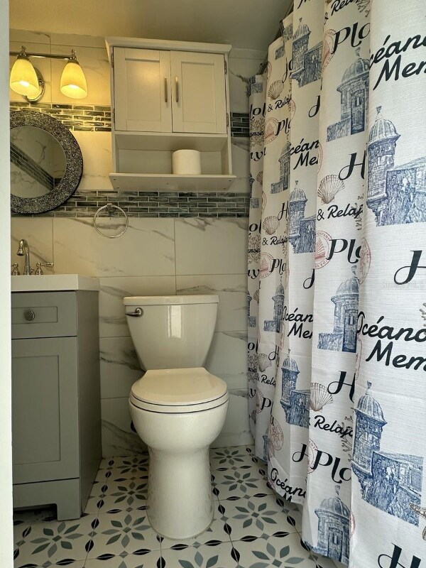 Building Photo - 7101 N Howard Ave