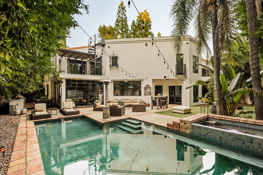 Building Photo - 4909 Woodley Ave