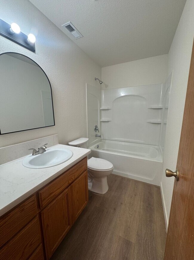 Building Photo - 2409 Candlewood Dr