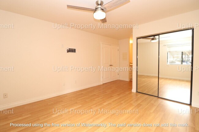 Building Photo - 1 Bed 1 Bath downstairs unit
