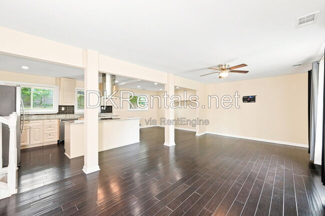 Building Photo - 2494 Glenrock Dr