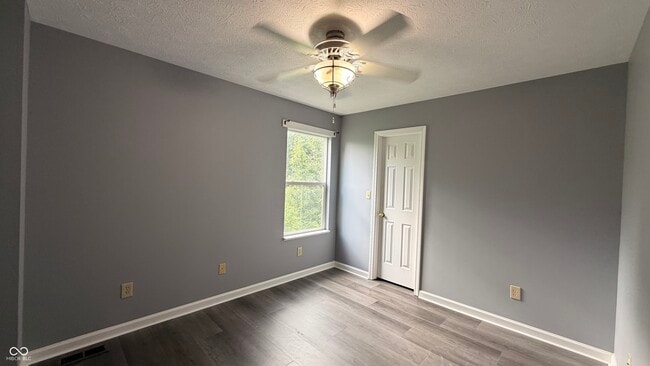 Building Photo - 6015 Lakeside Manor Ave