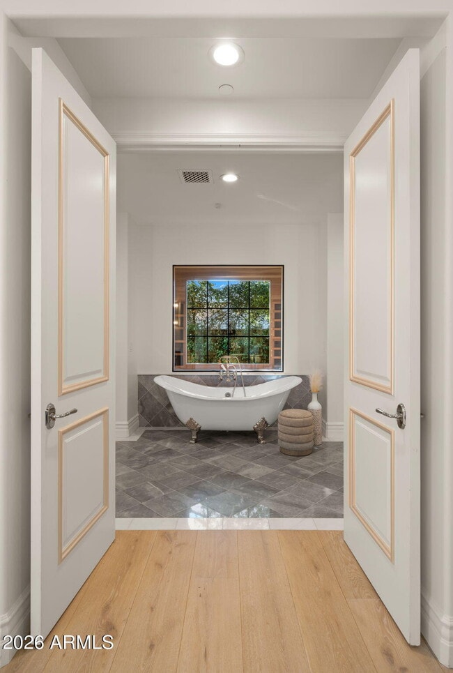 Building Photo - 8501 N Golf Dr