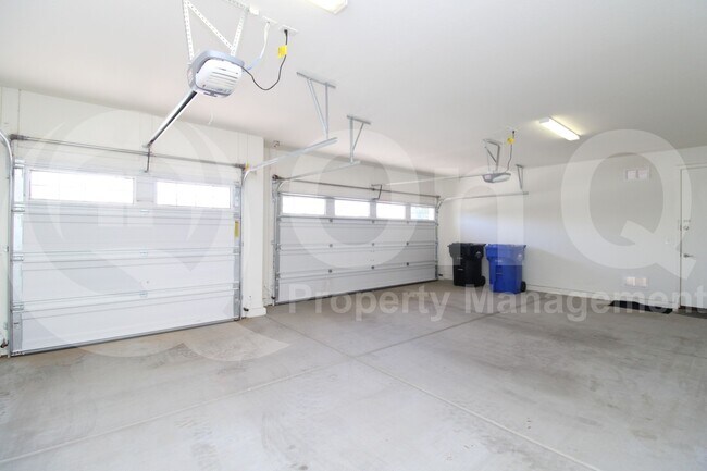 Building Photo - 16090 W Shaw Butte Dr