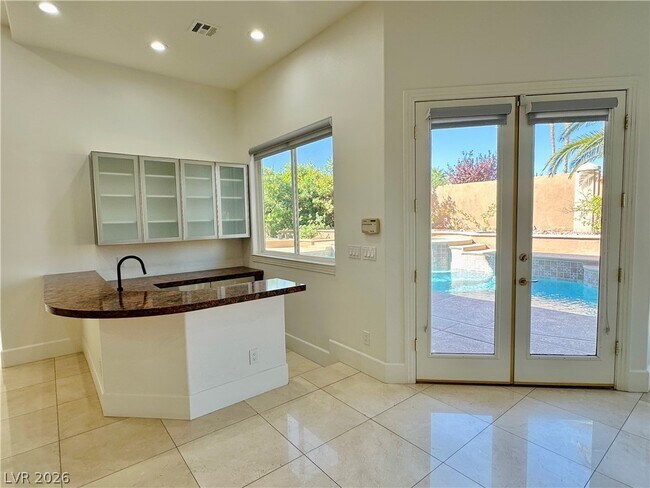 Building Photo - 2025 Grouse St