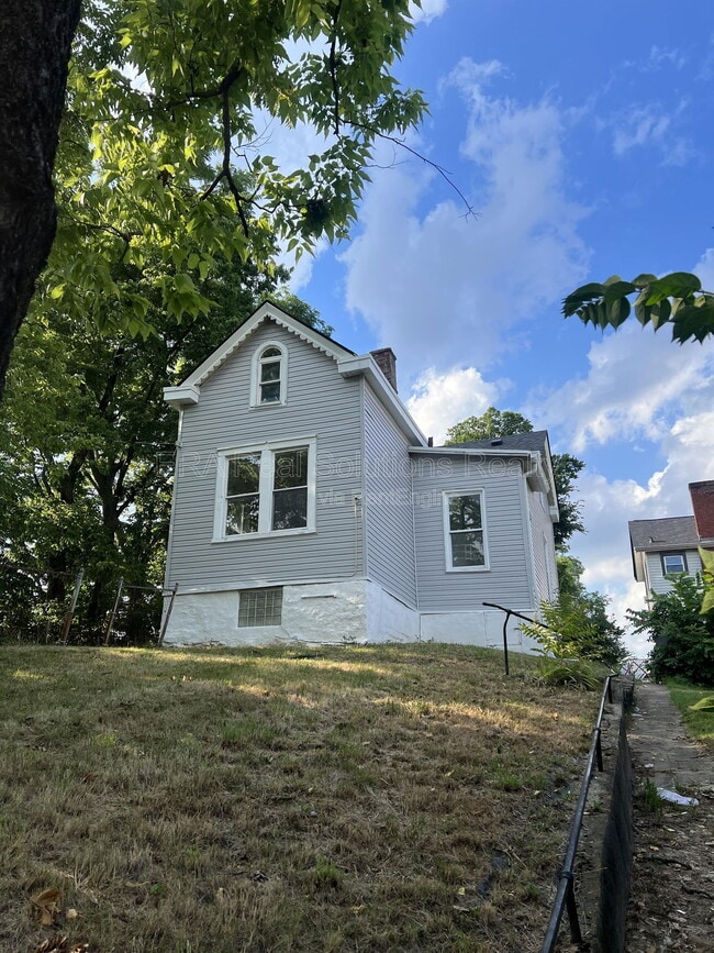 Building Photo - 164 Forest Ave