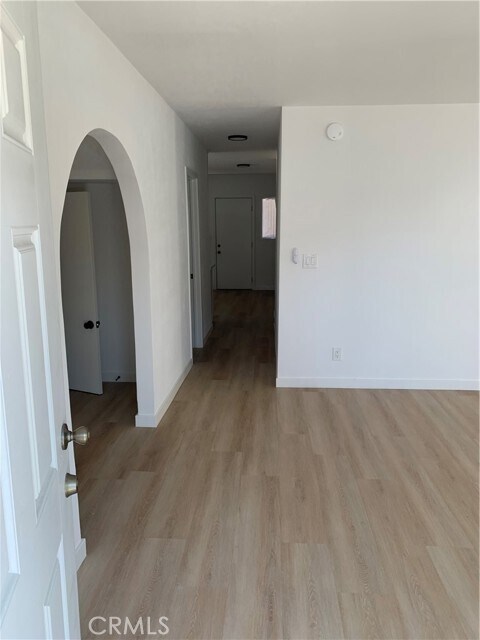 Building Photo - 1209 W 40th Pl