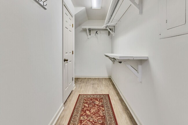 Building Photo - 224 Glenstone Cir