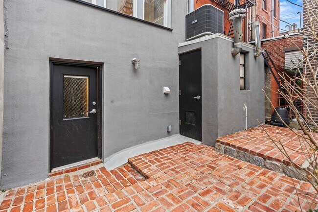 Building Photo - 108 8th St