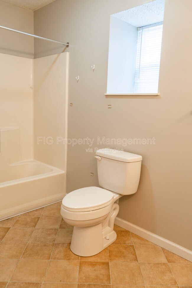 Building Photo - 2519 Cedar Ln