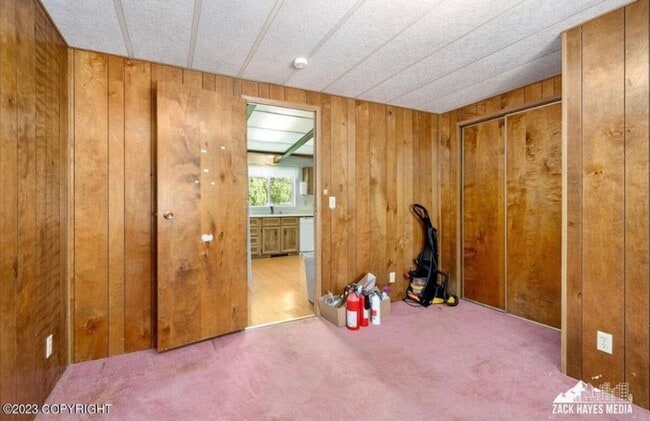 Building Photo - Rare Find! Spacious East Anchorage Home wi...