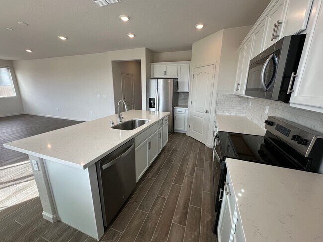 Building Photo - Gorgeous Brand New 3 Bedroom 2.5 Bath Home