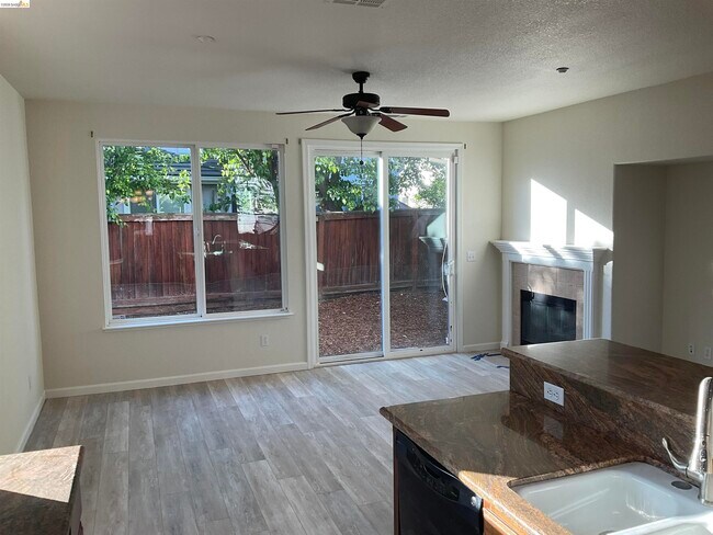 Building Photo - 1360 Tiffany Dr