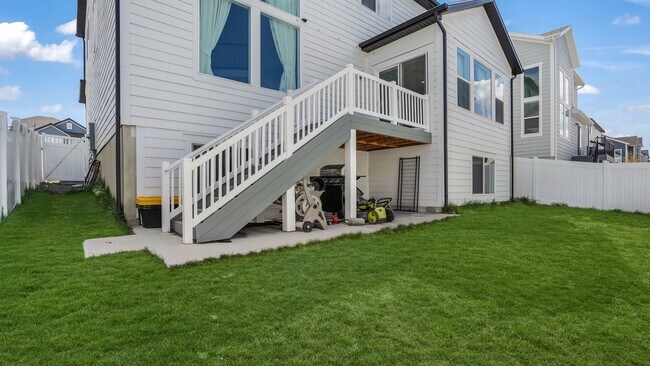 Building Photo - 4162 W Gate Keeper Dr