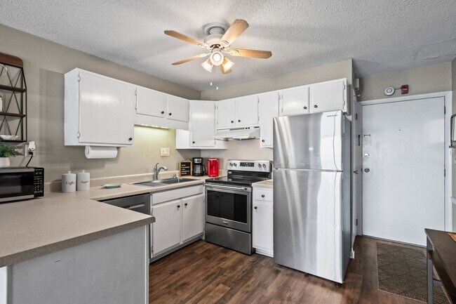 Building Photo - Snowbird Rental