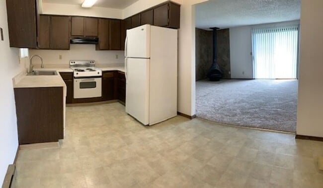 Building Photo - 1066