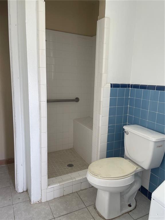 Building Photo - 610 W Jones Ave