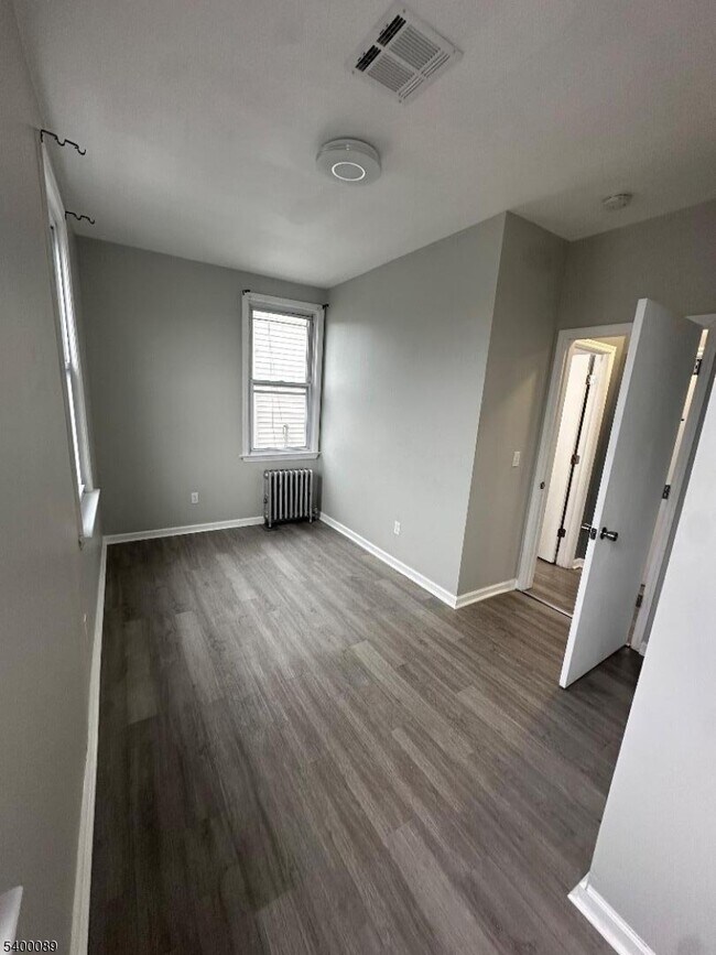 Building Photo - 255-257 E 16th St