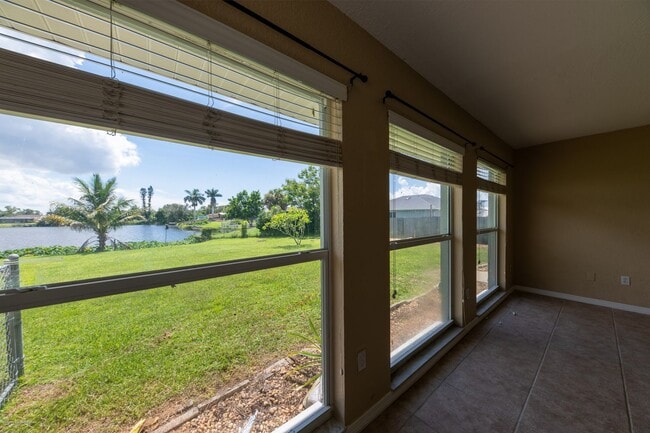 Building Photo - price drop!! PET FRIENDLY- WATERFRONT- SPACIOUS- CENTRAL LOCATION